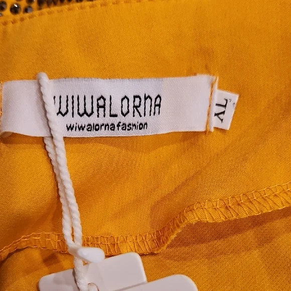 Elegant Yellow Dress with Gold Accents - Picture 10 of 11